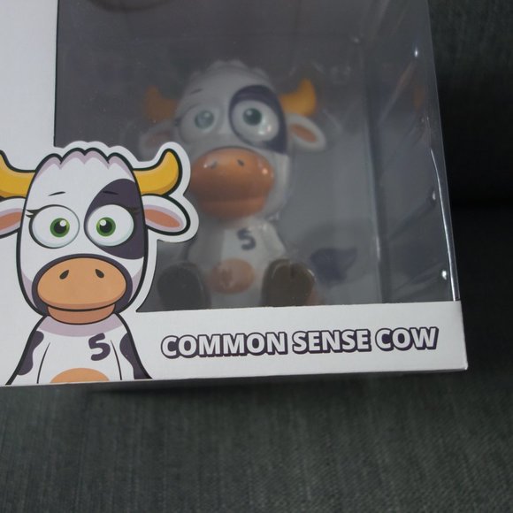 VeeFriends Common Sense Cow Collectible Figure Made for Macy's - Picture 2 of 7